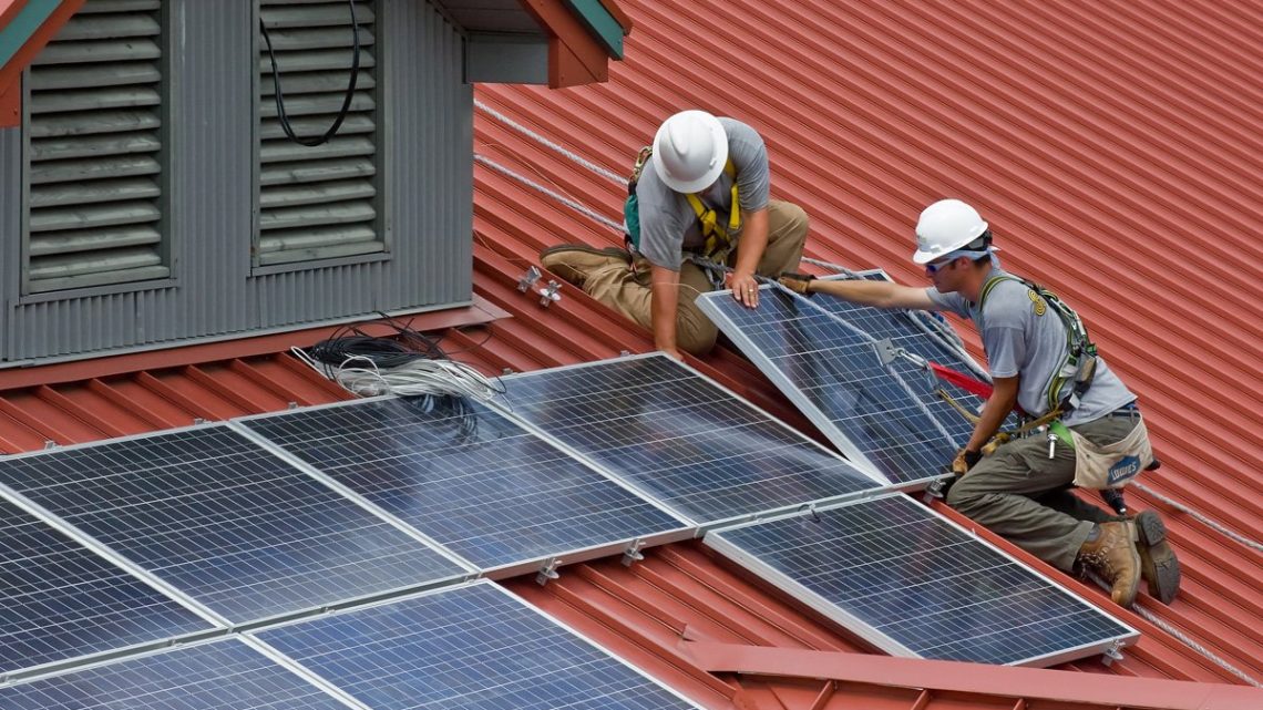 Seremi de Energía lanza iniciativa para instalar paneles solares en viviendas