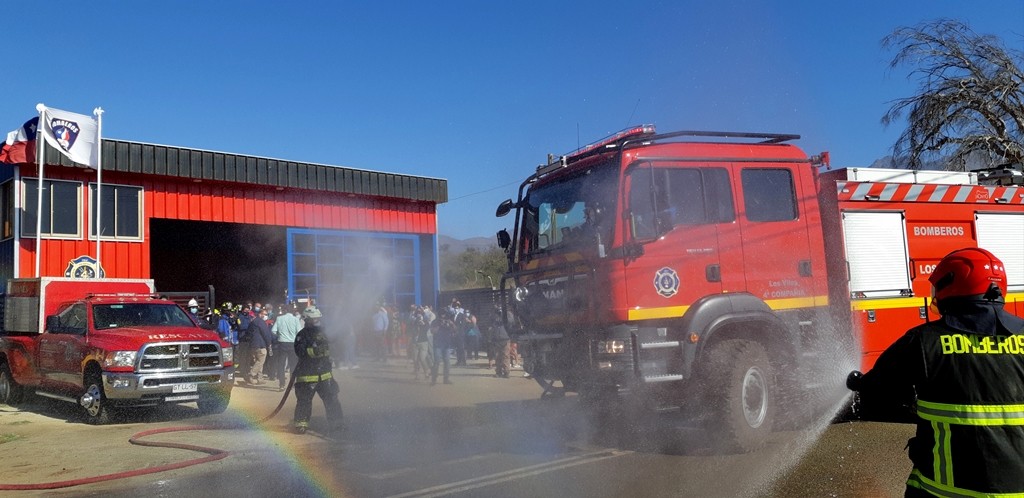 Bomberos de Caimanes reciben moderno cuartel y vehículo de emergencia