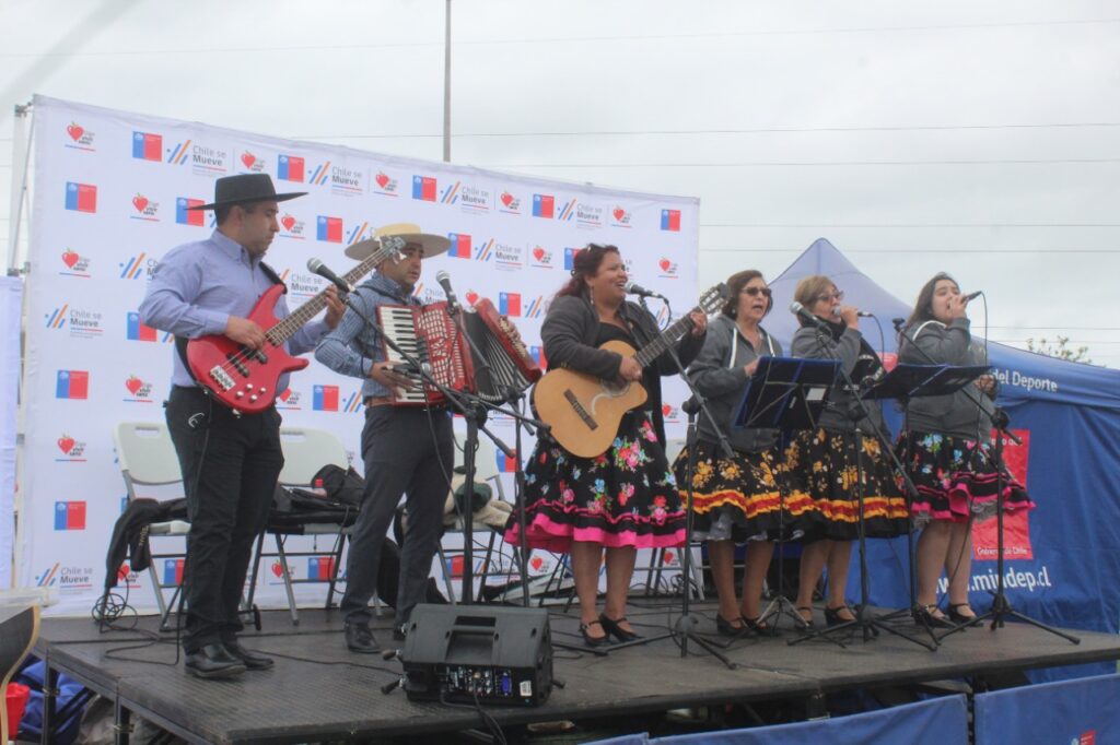 Mujeres y Adultos Mayores dieron la Bienvenida a Septiembre con baile y deporte