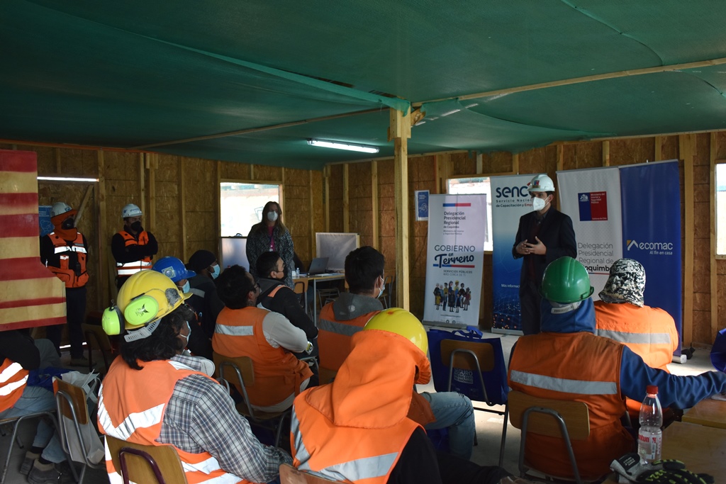 Trabajadores de la construcción reciben atención en terreno sobre IFE Laboral y Subsidio al Empleo Joven