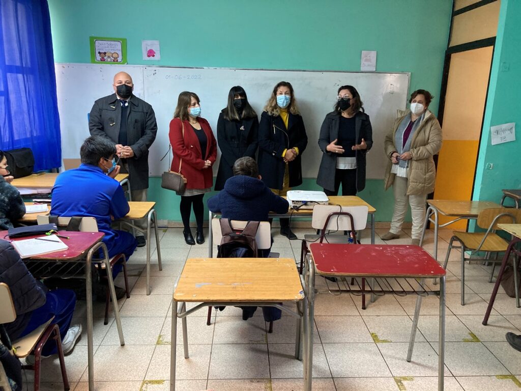 Invitan a colegios a inscribirse en plataforma virtual que ayuda a recuperar aprendizajes de matemática.