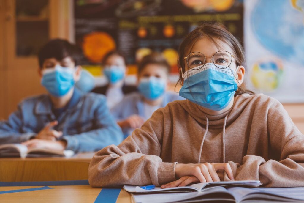 Autoridad Sanitaria continúa vigilancia por brotes en establecimientos educacionales