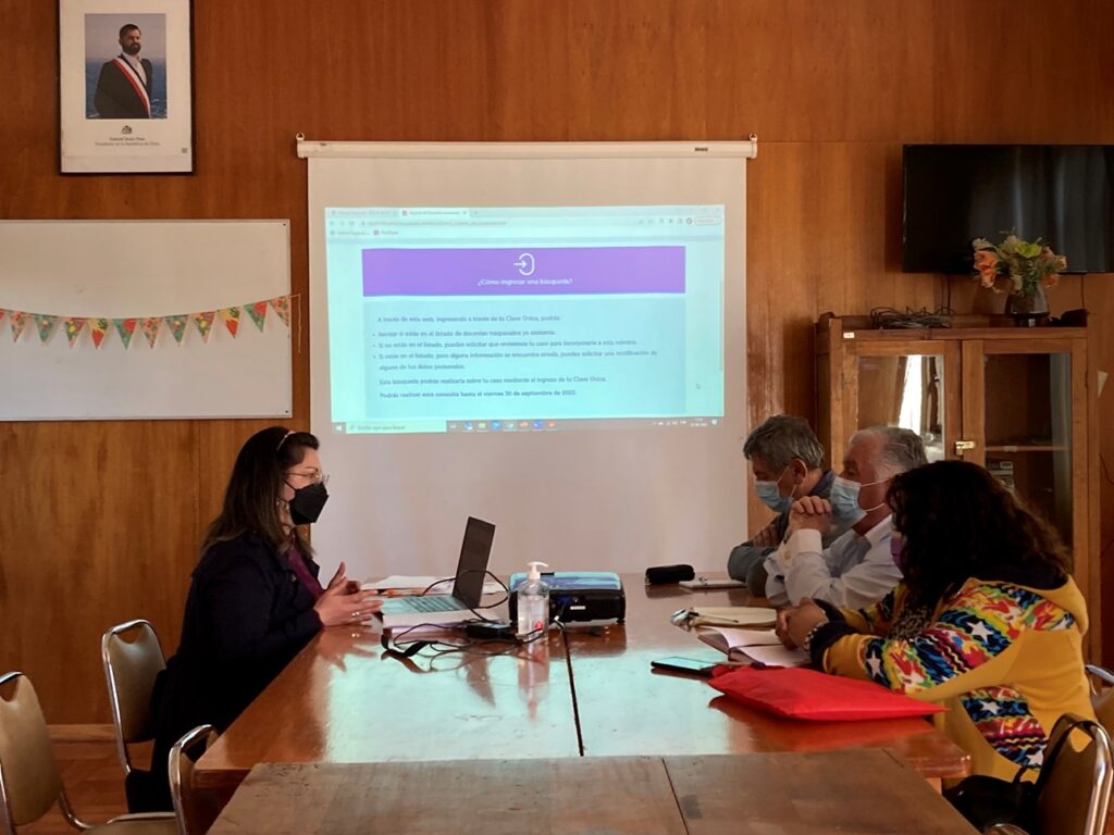 Mineduc invita a docentes perjudicados por deuda histórica a revisar su registro en plataforma web