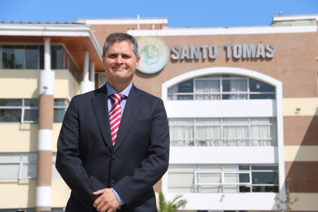 Pablo Pinto asume como nuevo rector de Santo Tomás La Serena y Ovalle